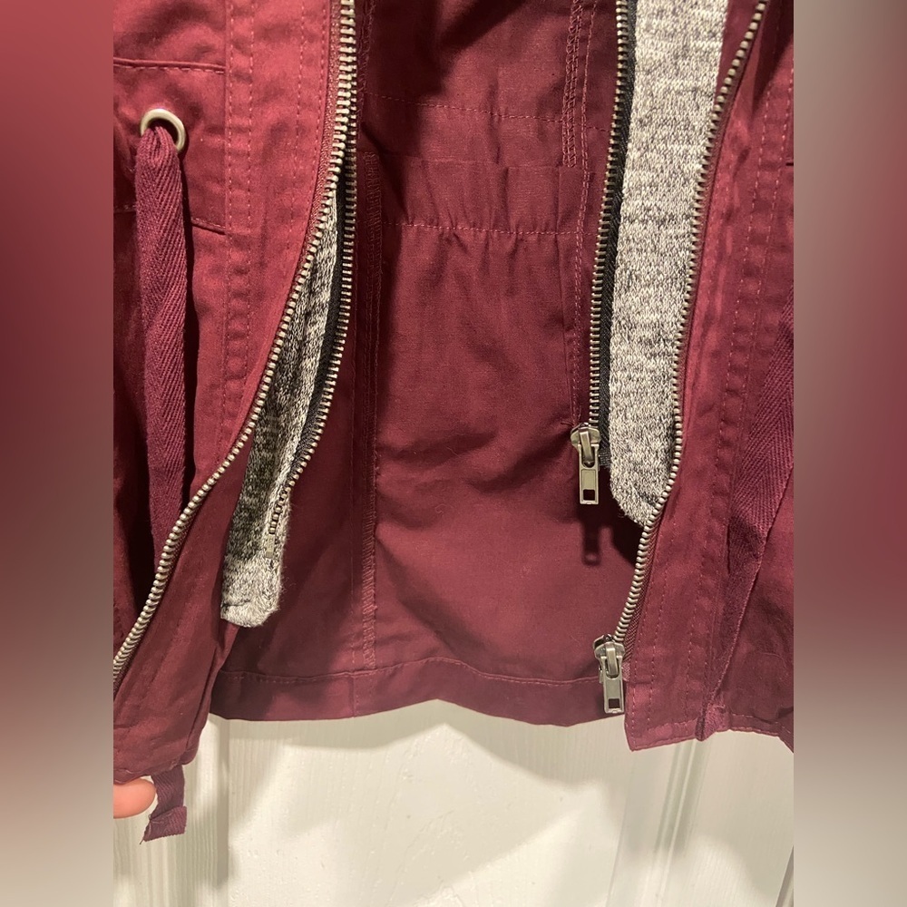 2Sable Size S Burgundy Full Zip Utility Jacket Drawstring Waist Gray Hood Anorak - Picture 4 of 13